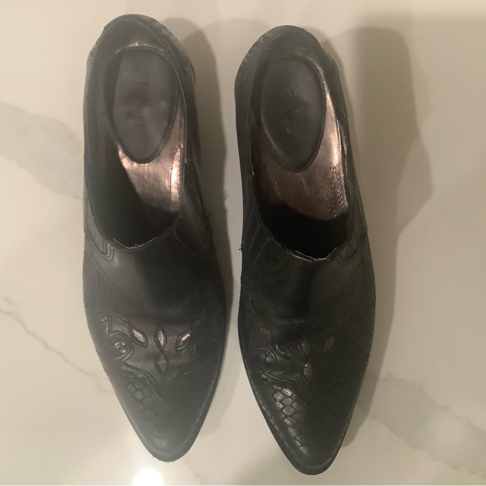 Reba Women’s Black Leather Booties Cutout Detail 6.5M